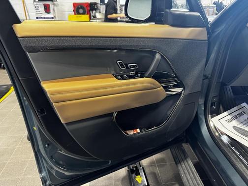 2025 Land Rover Range Rover Sport SE