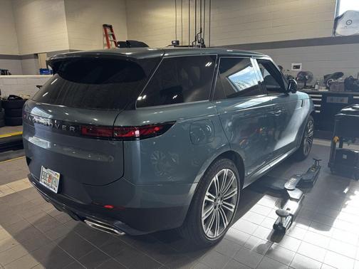 2025 Land Rover Range Rover Sport SE