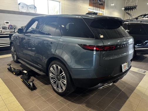 2025 Land Rover Range Rover Sport SE