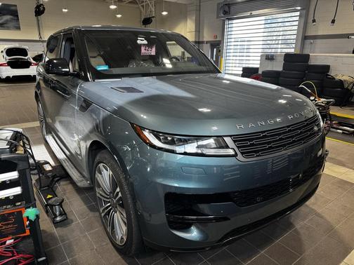 2025 Land Rover Range Rover Sport SE