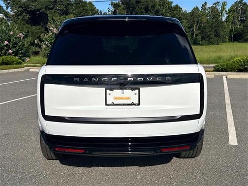 2025 Land Rover Range Rover P400 SE 7 Seat