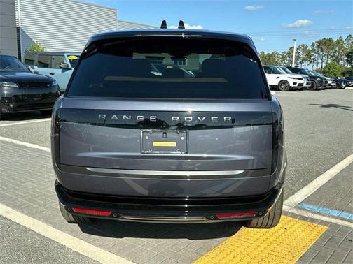 2025 Land Rover Range Rover P400 SE