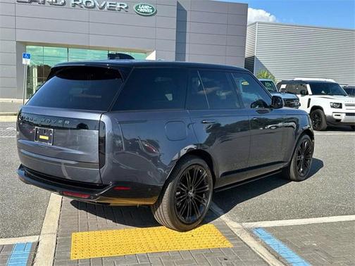 2025 Land Rover Range Rover P400 SE
