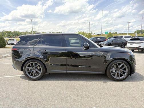 Santorini Black Metallic 2026 Land Rover Range Rover Sport SE