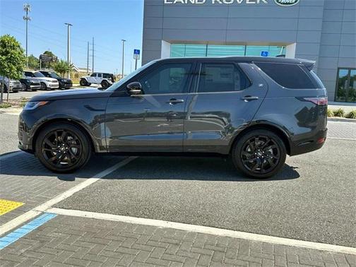 2025 Land Rover Discovery P300 Dynamic SE