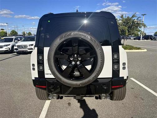 2026 Land Rover Defender X-Dynamic SE