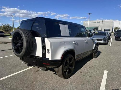 2026 Land Rover Defender X-Dynamic SE