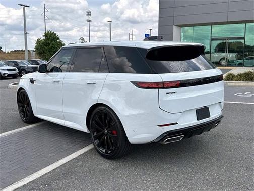 2025 Land Rover Range Rover Sport SE