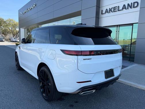 2026 Land Rover Range Rover Sport SE