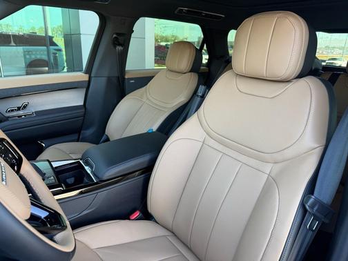 2026 Land Rover Range Rover Sport SE