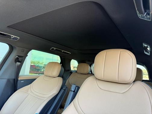 2026 Land Rover Range Rover Sport SE