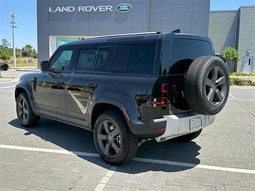 2025 Land Rover Defender 110 P300