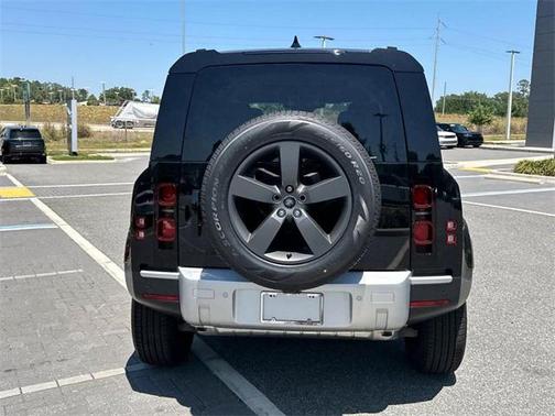 2025 Land Rover Defender 110 P300