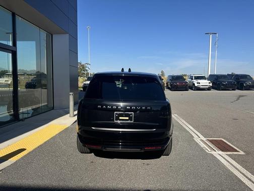 2024 Land Rover Range Rover P530 SE