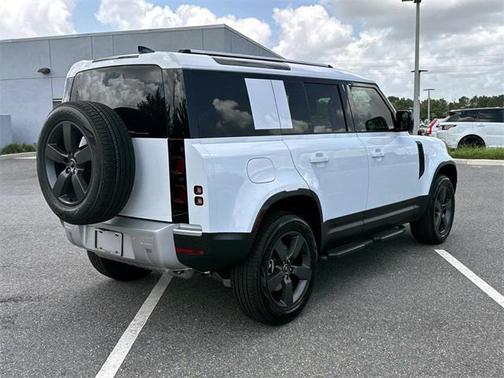 2025 Land Rover Defender 110 P300