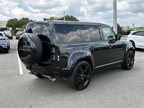 2024 Land Rover Defender 110 V8
