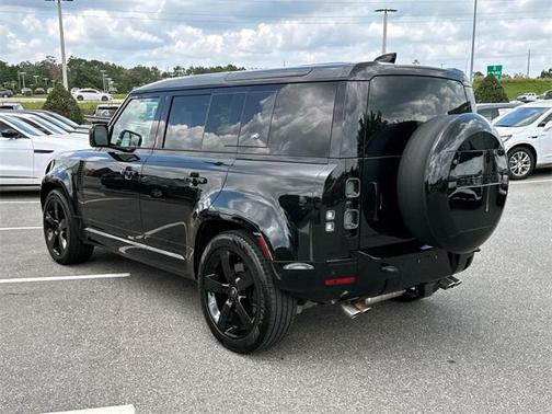 2024 Land Rover Defender 110 V8