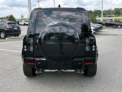 2024 Land Rover Defender 110 V8