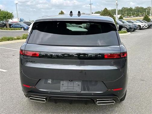 2025 Land Rover Range Rover Sport SE