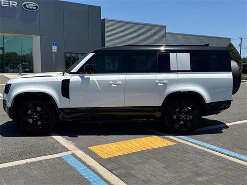 2025 Land Rover Defender 130 P400 X-Dynamic SE