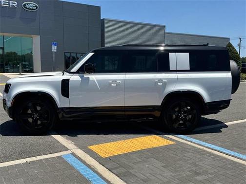 2025 Land Rover Defender 130 P400 X-Dynamic SE