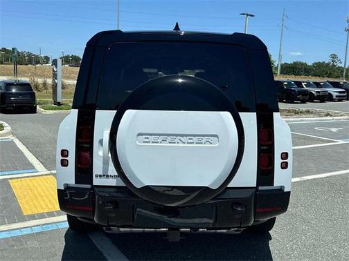 2025 Land Rover Defender 130 P400 X-Dynamic SE
