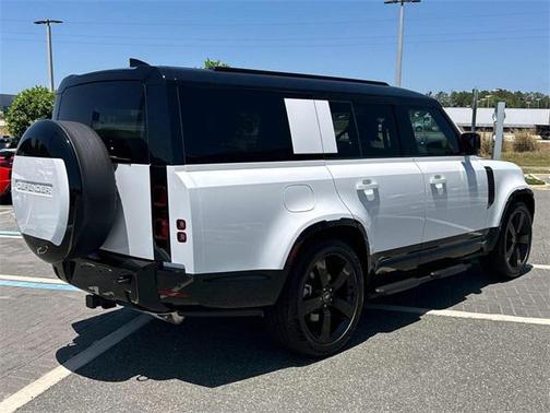 2025 Land Rover Defender 130 P400 X-Dynamic SE