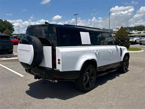 2025 Land Rover Defender 130 P400 X-Dynamic SE