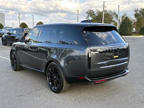 2025 Land Rover Range Rover P530 SE