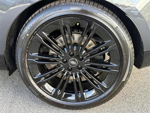 2025 Land Rover Range Rover P530 SE
