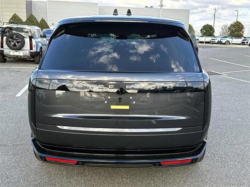 2025 Land Rover Range Rover P530 SE