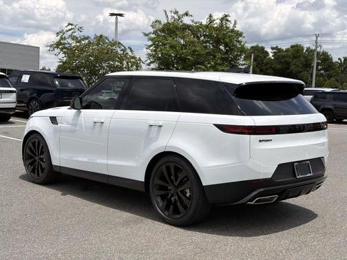 Fuji White 2026 Land Rover Range Rover Sport SE