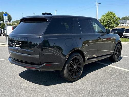 2025 Land Rover Range Rover P530 SE