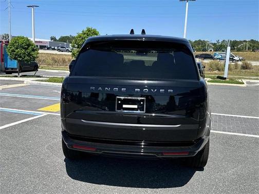 2025 Land Rover Range Rover P530 SE