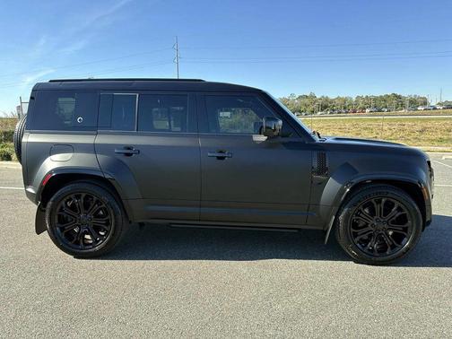 2026 Land Rover Defender 110 V8