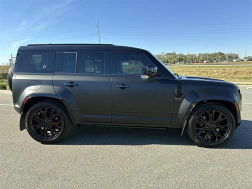 2026 Land Rover Defender 110 V8