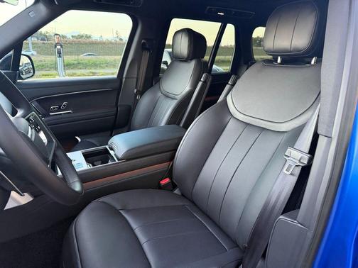 2026 Land Rover Range Rover P530 SE