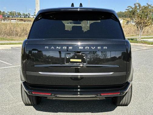 2025 Land Rover Range Rover P400 SE 7 Seat