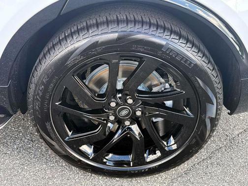 2025 Land Rover Discovery P300 Dynamic SE