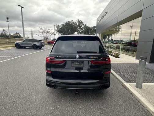 2022 BMW X7 M50i