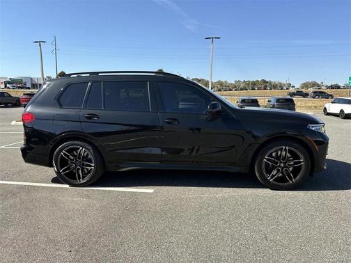 2022 BMW X7 M50i