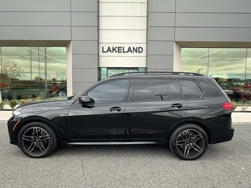 2022 BMW X7 M50i