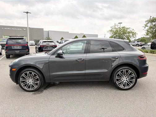 Volcano Grey Metallic 2018 Porsche Macan Macan