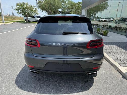 Volcano Grey Metallic 2018 Porsche Macan Macan