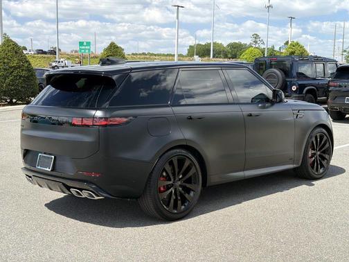 Santorini Black Metallic 2026 Land Rover Range Rover Sport SE