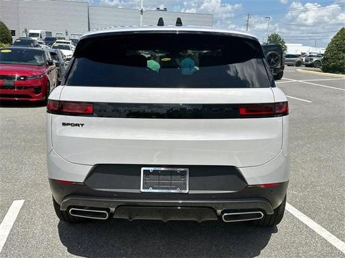 2025 Land Rover Range Rover Sport SE