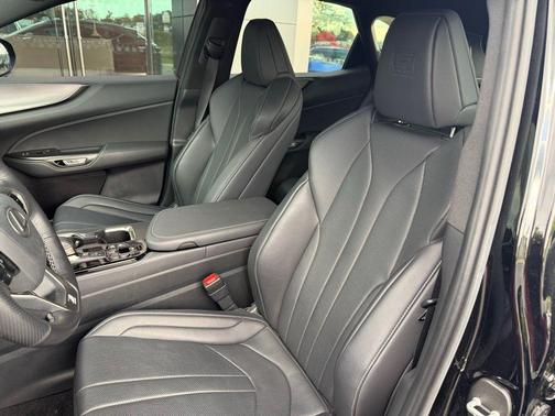 Obsidian 2024 Lexus NX 450h+ F SPORT Handling