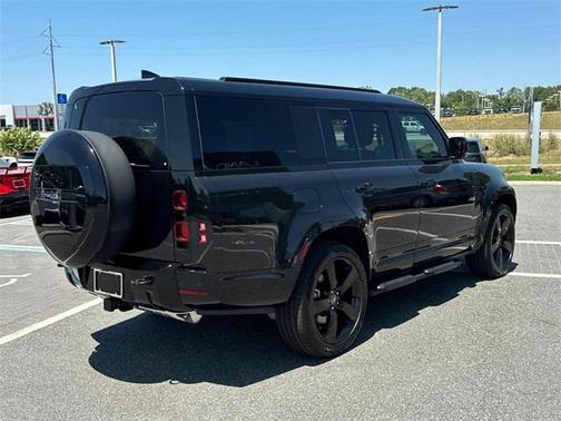 2025 Land Rover Defender 130 P400 X-Dynamic SE