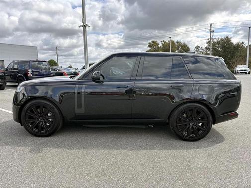 2026 Land Rover Range Rover P550e SE