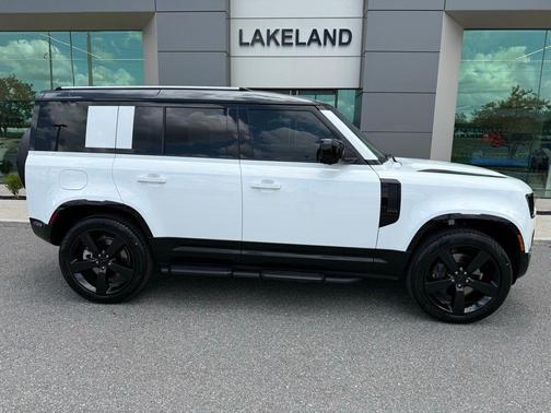 Fuji White 2026 Land Rover Defender P400 X-Dynamic SE